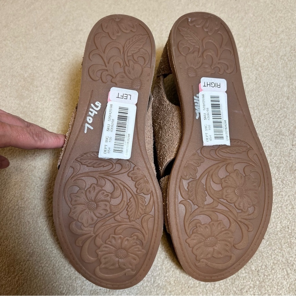 Sofft Evonne Sandals Metallic Taupe Suede Full Coverage Back Zip Flat Size 7 NWT - Picture 8 of 8